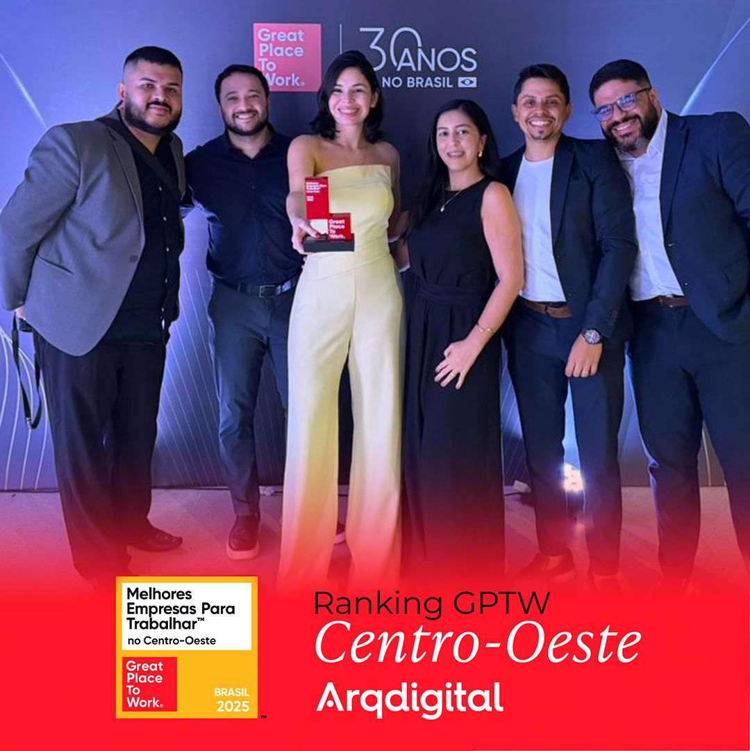 Equipe da Arqdigital recebendo a premiação de 9ª Melhor Empresa para Trabalhar no Centro-Oeste 2026 pelo GPTW no Espaço Dois Ipês, Goiânia.