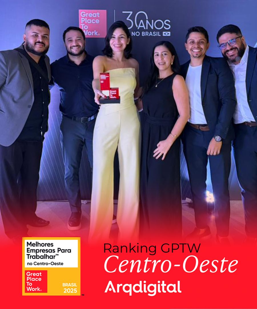 Equipe da Arqdigital recebendo a premiação de 9ª Melhor Empresa para Trabalhar no Centro-Oeste 2026 pelo GPTW no Espaço Dois Ipês, Goiânia.